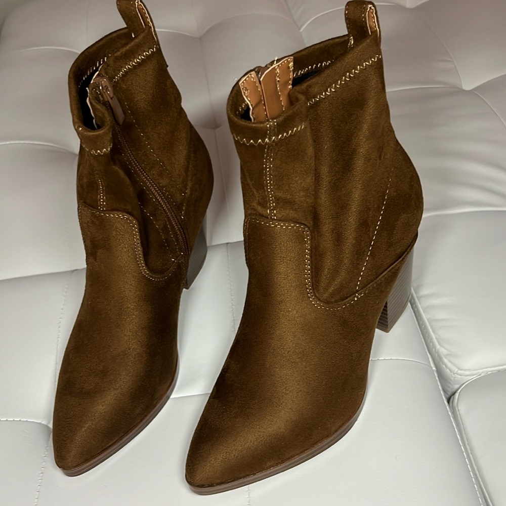 Brand new heeled boots chestnut color very perfect for fall weather!